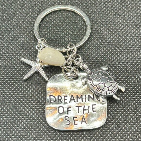 New "Dreaming of the Sea" keychain/bag clip - Picture 1 of 1